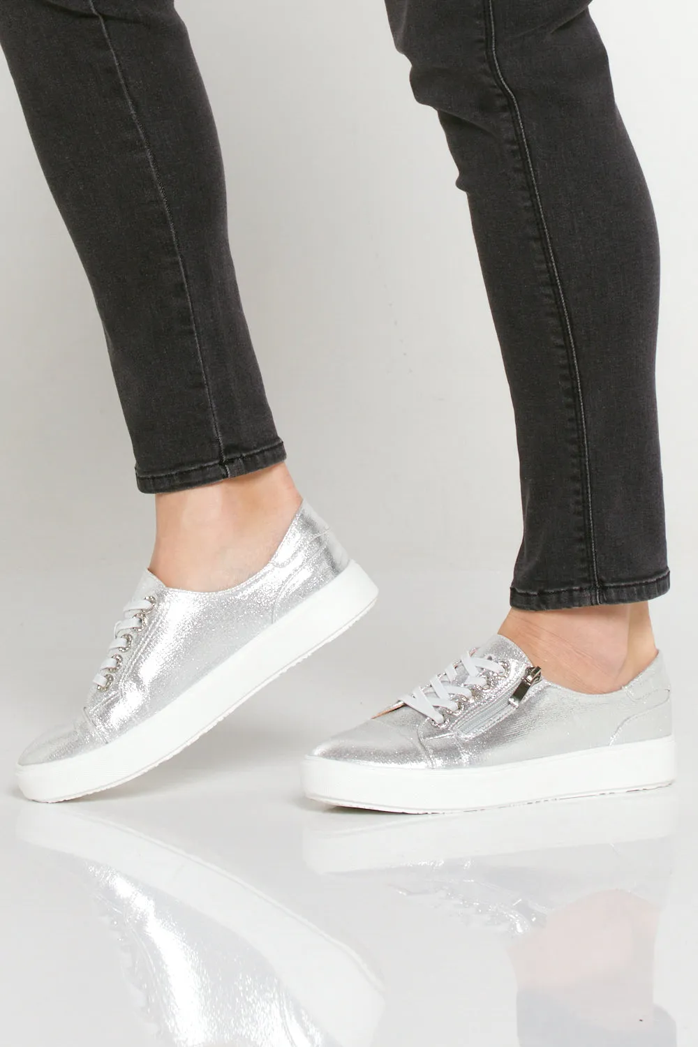 Cara Sneakers - Silver